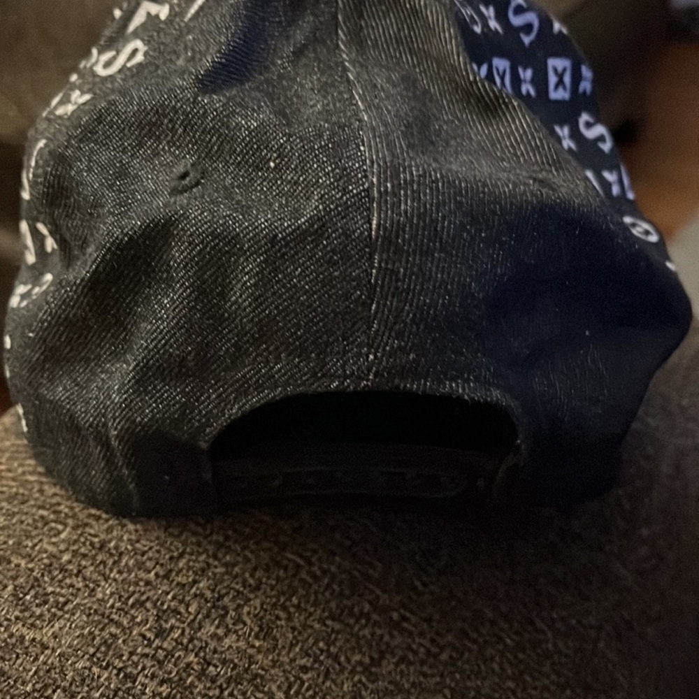 Supreme hat - Picture 2 of 2